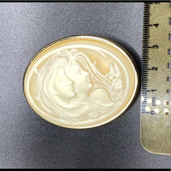 Vintage Victorian Art Nouveau Cameo Oval gold tone Gilt Frame Brooch pin 1970s - Picture 9 of 9